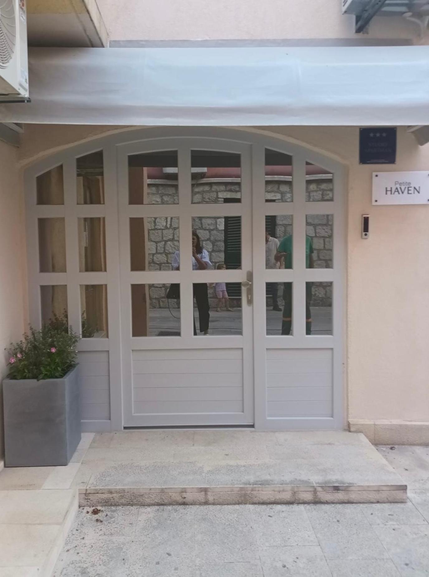 Petite Haven Split Exterior foto